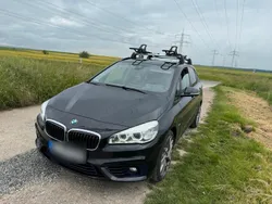 Schwarz Gebraucht 2017 BMW 220 Active Tourer Sport Line Van / Kleinbus | 15.000 € (Fairer Preis)