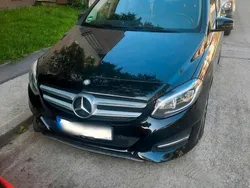 Schwarz Gebraucht 2015 Mercedes B180 Van / Kleinbus | 7.000 € (Guter Preis)