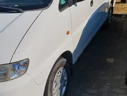 Weiß Gebraucht 2005 Hyundai H-1 Van / Kleinbus | 3.000 € (Fairer Preis)