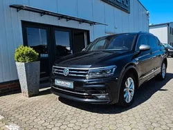 Deep black perleffekt (metallic) Gebraucht 2019 VW Tiguan Allspace Highline SUV | 20.990 €