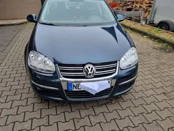 Blau Gebraucht 2009 VW Jetta Comfortline Limousine | 7.300 €
