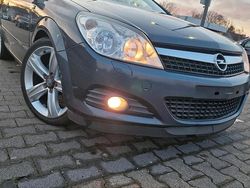 Grau Gebraucht 2008 Opel Astra Cabriolet Cabrio | 3.200 € (Fairer Preis)