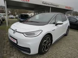 Gletscherweiß metallic Gebraucht 2020 VW ID.3 Pro Kleinwagen | 23.980 € (Teuer)