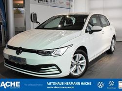 Pure white (weiß) Gebraucht 2022 VW Golf VIII Life Limousine | 20.990 € (Fairer Preis)