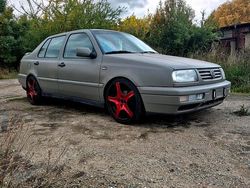 Grau Gebraucht 1995 VW Vento Limousine | 3.800 €
