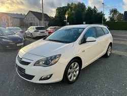 Weiß Gebraucht 2012 Opel Astra Innovation Kombi | 3.499 € (Fairer Preis)