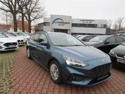 Silber Gebraucht 2020 Ford Focus ST-Line Limousine | 14.990 € (Fairer Preis)
