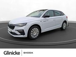 Moonweiss metallic Gebraucht 2025 Skoda Scala Tour Kleinwagen | 26.410 € (Teuer)
