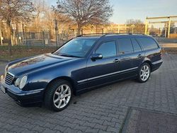 Blau Gebraucht 2000 Mercedes E430 Elegance Limousine | 4.500 € (Fairer Preis)