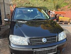 Schwarz Gebraucht 2004 Fiat Punto Limousine | 1.600 € (Fairer Preis)