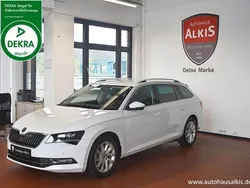 Weiß metallic (metallic) Gebraucht 2019 Skoda Superb Kombi | 23.950 € (Fairer Preis)