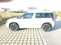 Weiß Gebraucht 2014 Skoda Yeti Elegance SUV | 12.900 € (Etwas zu teuer)