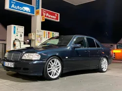 Schwarz Gebraucht 2000 Mercedes C240 Limousine | 4.190 €