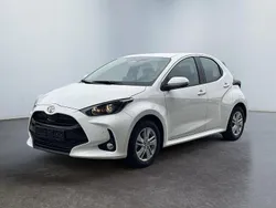 Weiß Neu 2025 Toyota Yaris Hybrid Limousine | 23.323 € (Guter Preis)