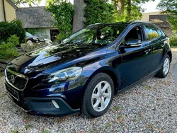 Blau Gebraucht 2016 Volvo V40 CC Momentum Kombi | 9.300 € (Fairer Preis)