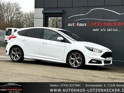 Weiß Gebraucht 2016 Ford Focus ST Limousine | 16.690 € (Fairer Preis)