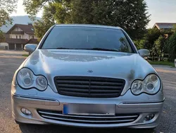 Silber Gebraucht 2004 Mercedes C220 Limousine | 2.850 €