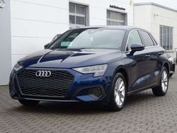 Navarrablau metallic (metallic) Gebraucht 2024 Audi A3 Sportback Basis Limousine | 29.900 € (Guter Preis)