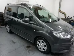 Grau Gebraucht 2016 Ford Tourneo Courier Ambiente Van / Kleinbus | 12.990 € (Fairer Preis)