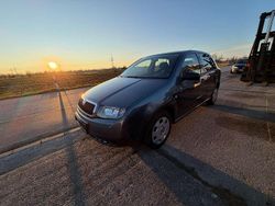 Grün Gebraucht 2004 Skoda Fabia Comfort Limousine | 2.850 € (Etwas zu teuer)