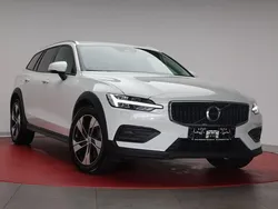 Ice white Gebraucht 2020 Volvo V60 CC Kombi | 25.490 € (Guter Preis)