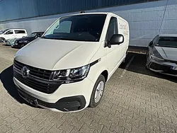 Polsterfarbe: schwarz Gebraucht 2024 VW T6.1 Van | 35.950 € (Superpreis)