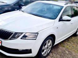 Weiß Gebraucht 2019 Skoda Octavia Clever Kombi | 13.200 € (Fairer Preis)