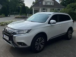 Weiß Gebraucht 2019 Mitsubishi Outlander Diamant Edition SUV | 19.500 € (Fairer Preis)