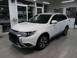 Weiß Gebraucht 2020 Mitsubishi Outlander Diamant Edition SUV | 20.900 € (Fairer Preis)