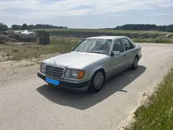 Silber Gebraucht 1991 Mercedes E200 Limousine | 3.300 €