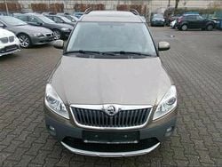 Braun Gebraucht 2014 Skoda Roomster Van / Kleinbus | 5.900 €