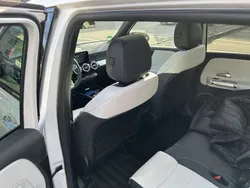 Weiß Gebraucht 2020 Mercedes GLB200 AMG line SUV | 39.500 € (Teuer)