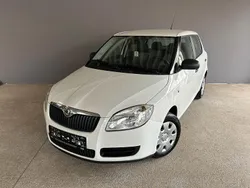 Weiß Gebraucht 2010 Skoda Fabia Classic Kleinwagen | 4.999 € (Fairer Preis)