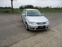 Silber Gebraucht 2000 VW Polo Limousine | 1.950 € (Etwas zu teuer)