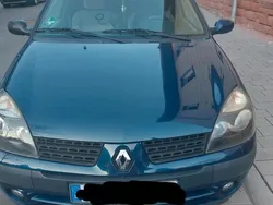 Blau Gebraucht 2002 Renault Clio II Kleinwagen | 2.000 €