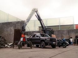 Rot Gebraucht 2002 Chevrolet Silverado SUV | 17.990 €