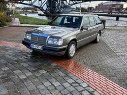 Grau Gebraucht 1991 Mercedes 300 Kombi | 19.900 €