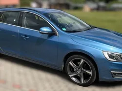 Blau Gebraucht 2014 Volvo V60 Momentum Kombi | 16.200 €