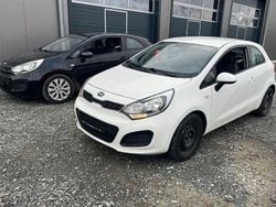 Weiß Gebraucht 2013 Kia Rio Edition 7 Limousine | 3.890 € (Guter Preis)
