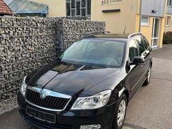 Schwarz Gebraucht 2012 Skoda Octavia Limousine | 4.450 € (Superpreis)