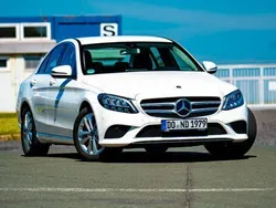 Weiß Gebraucht 2019 Mercedes C180 Limousine | 23.500 € (Fairer Preis)