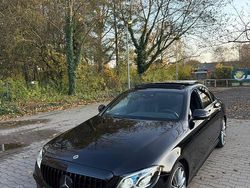 Schwarz Gebraucht 2016 Mercedes E350 AMG line Limousine | 25.500 € (Fairer Preis)