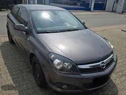 Grau Gebraucht 2009 Opel Astra GTC Coupé | 3.299 € (Fairer Preis)