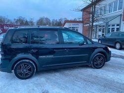 Schwarz Gebraucht 2008 VW Touran Cross Van / Kleinbus | 4.750 € (Fairer Preis)