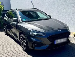 Grau Gebraucht 2019 Ford Focus ST-Line Kombi | 16.900 € (Guter Preis)