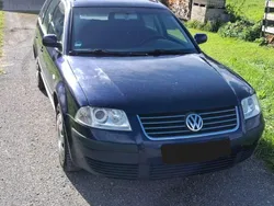 Blau Gebraucht 2001 VW Passat Kombi | 2.800 € (Teuer)