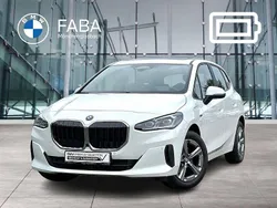 Weiß Gebraucht 2022 BMW 225 Active Tourer Performance Van / Kleinbus | 33.990 € (Etwas zu teuer)