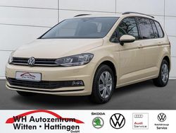 Hellelfenbein Neu 2025 VW Touran Trendline Van / Kleinbus | 39.000 €