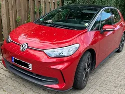 Rot Gebraucht 2024 VW ID.3 Pro Kleinwagen | 30.400 € (Etwas zu teuer)