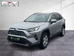 Lichtsilber metallic Gebraucht 2024 Toyota RAV4 Hybrid Team SUV | 35.450 € (Superpreis)